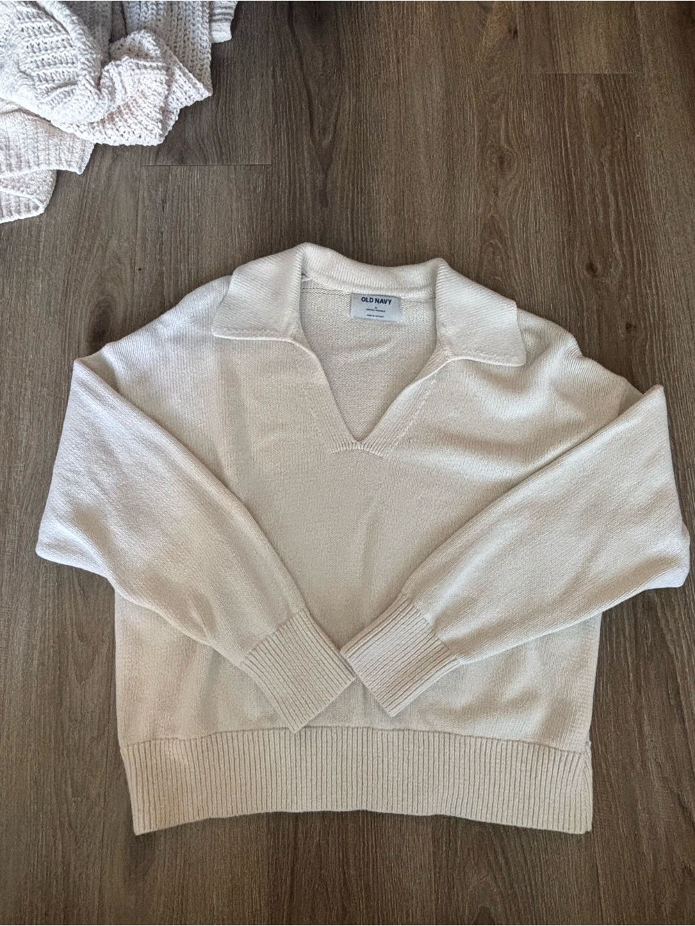 Old Navy Women's Cream V-Neck Collared Sweater